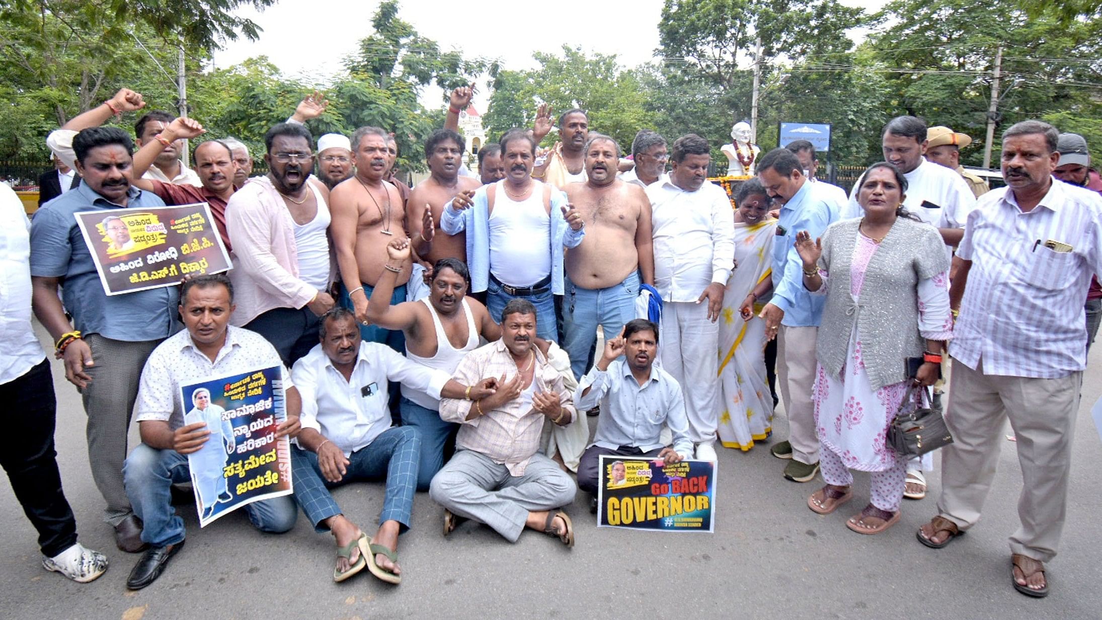 <div class="paragraphs"><p>Congress party workers stage a protest along with 'Karnataka Rajya Hindulida Vargagala Jagrutha Vedike' members near the Gandhi statue in front of Mysuru law Courts in Mysuru on Saturday.&nbsp;</p></div>